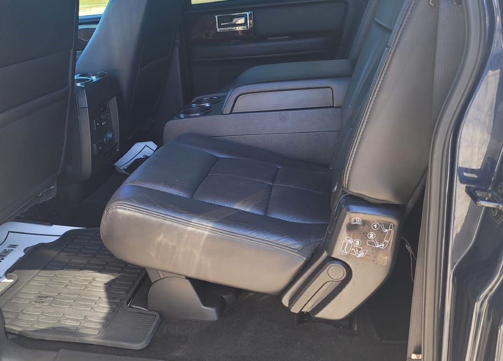 Photo 16 of this LINCOLN NAVIGATOR