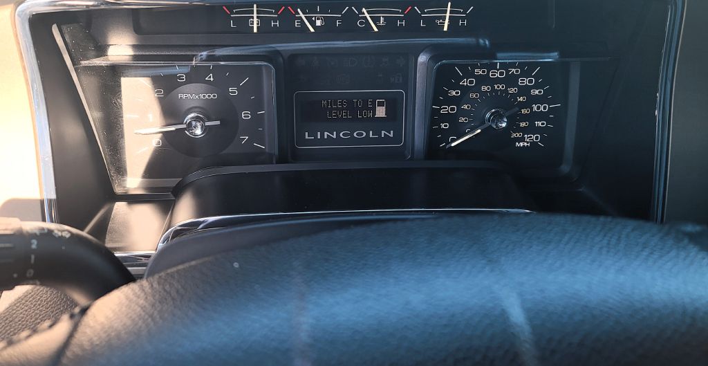 Photo 19 of this LINCOLN NAVIGATOR