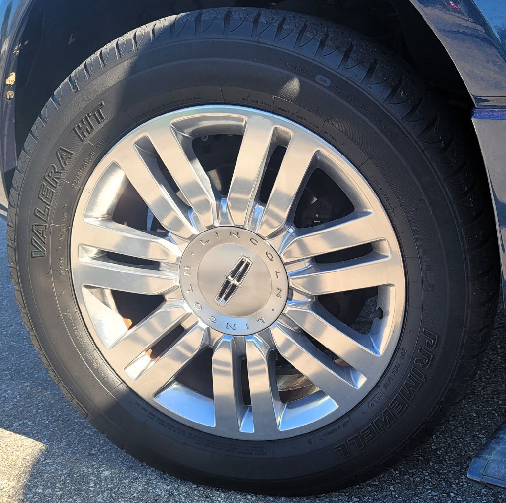 Photo 20 of this LINCOLN NAVIGATOR