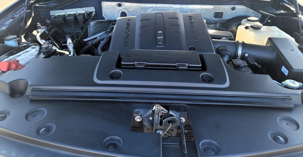 Photo 21 of this LINCOLN NAVIGATOR