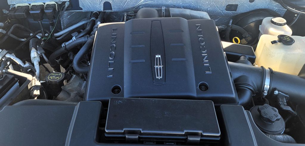 Photo 22 of this LINCOLN NAVIGATOR
