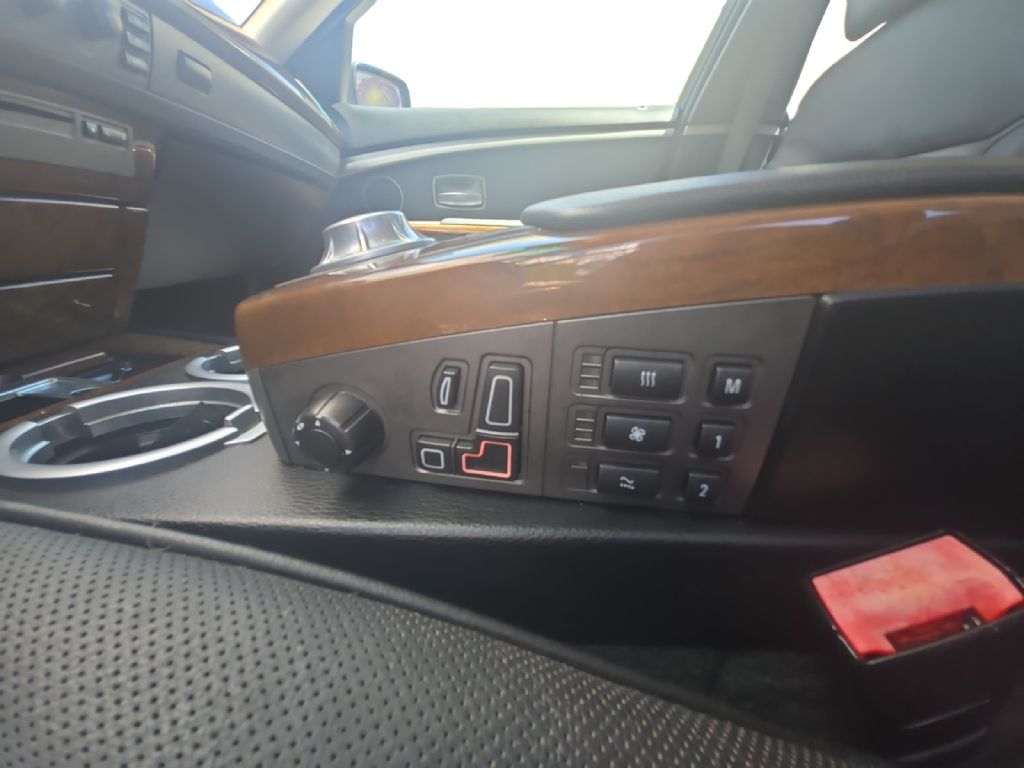 Photo 14 of this BMW 745