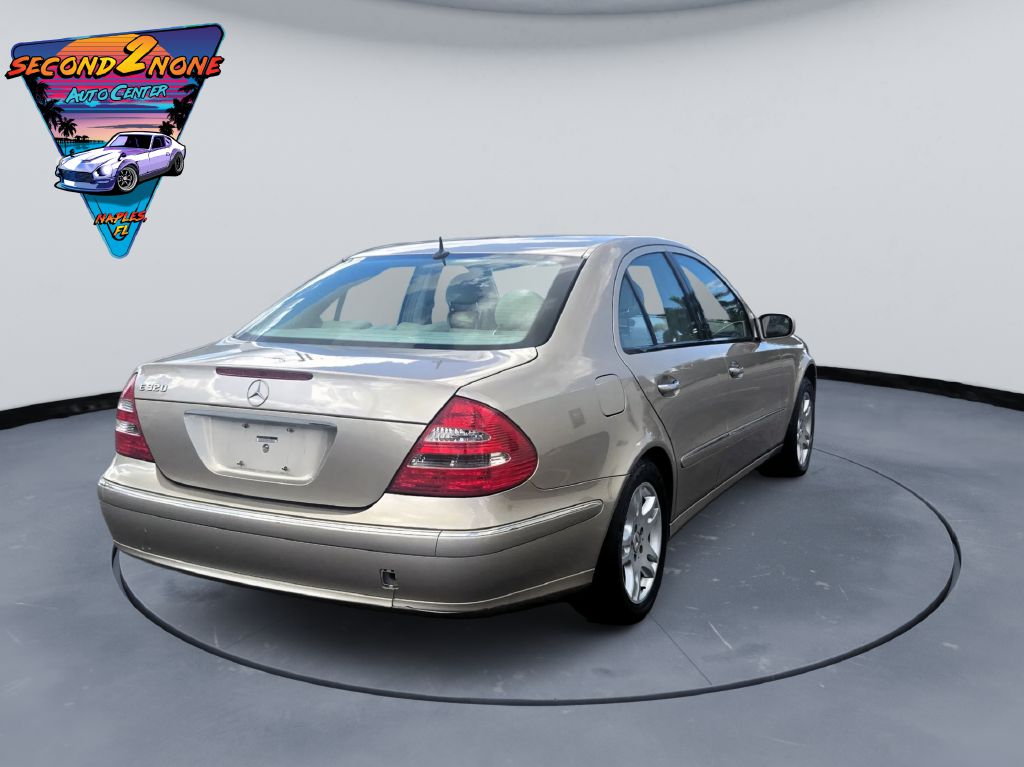 Photo 5 of this MERCEDES-BENZ E-CLASS