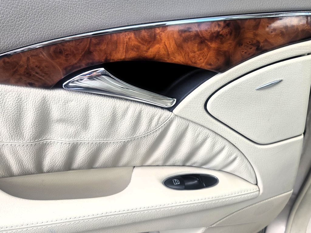 Photo 7 of this MERCEDES-BENZ E-CLASS