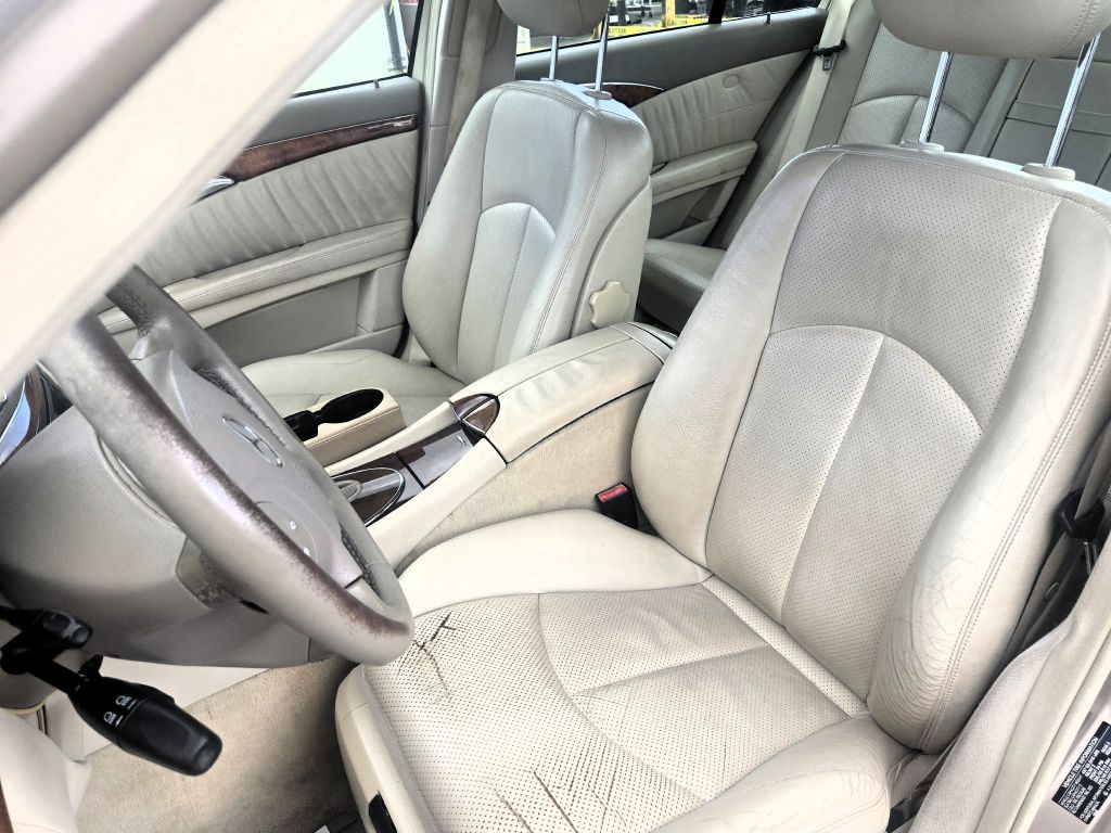 Photo 10 of this MERCEDES-BENZ E-CLASS