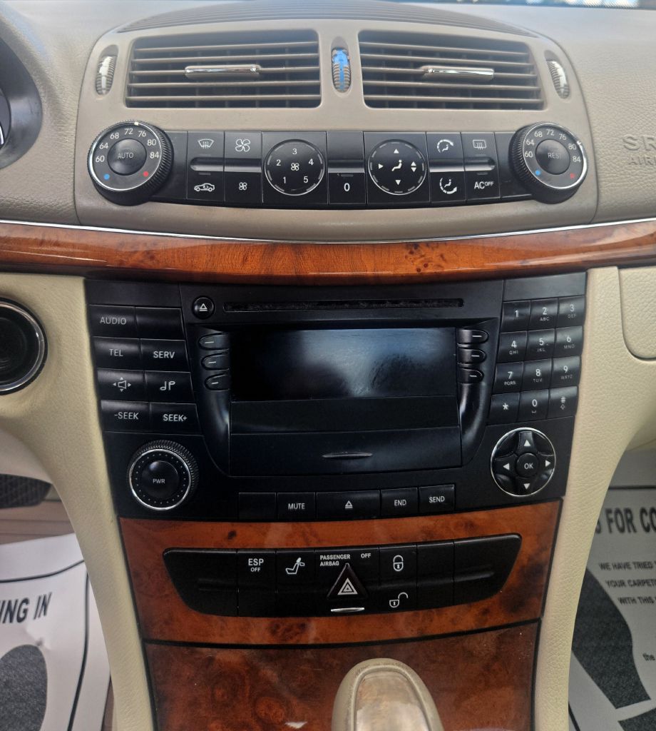 Photo 13 of this MERCEDES-BENZ E-CLASS