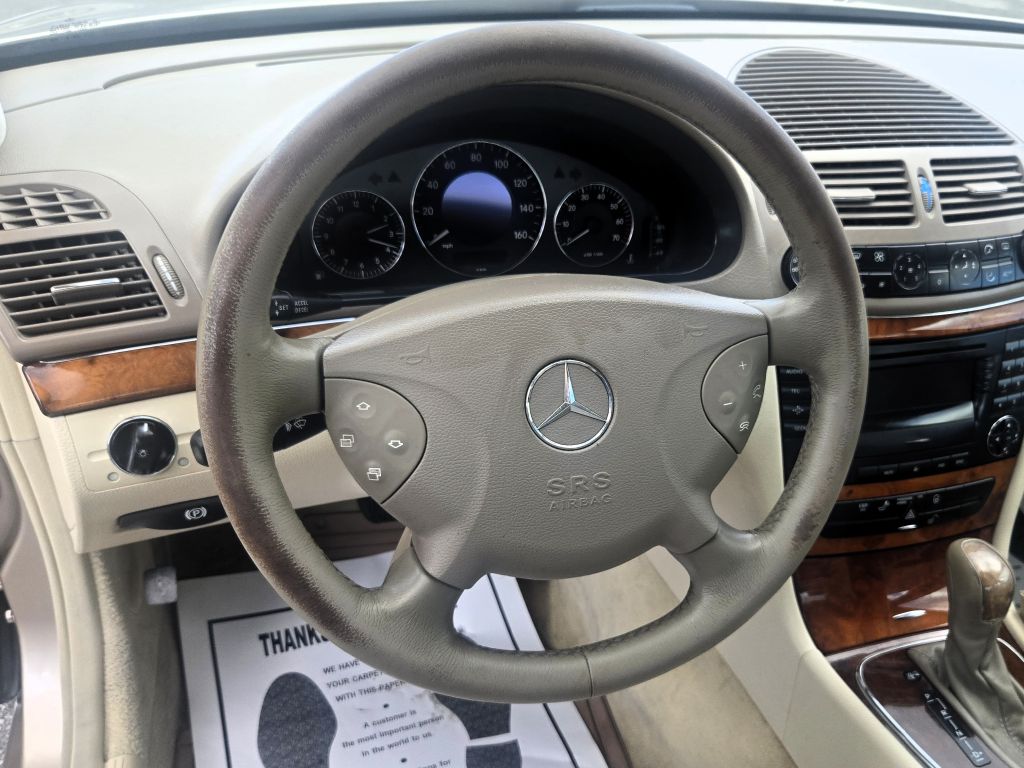 Photo 14 of this MERCEDES-BENZ E-CLASS