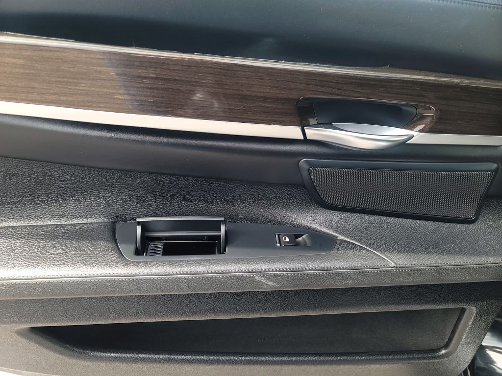 Photo 9 of this BMW 740