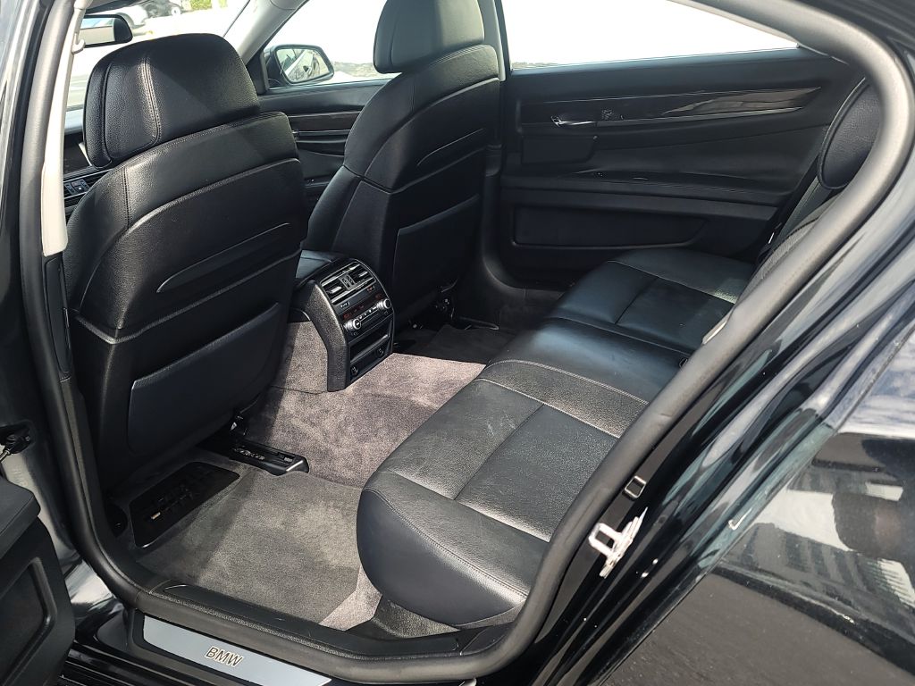 Photo 13 of this BMW 740