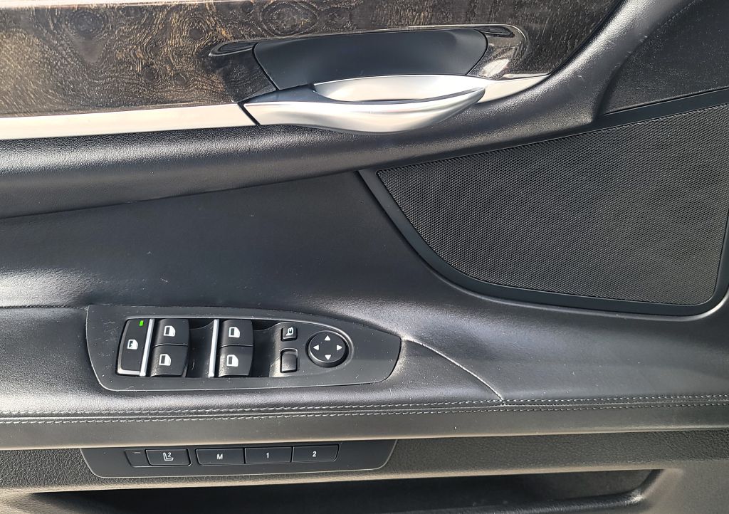 Photo 14 of this BMW 740