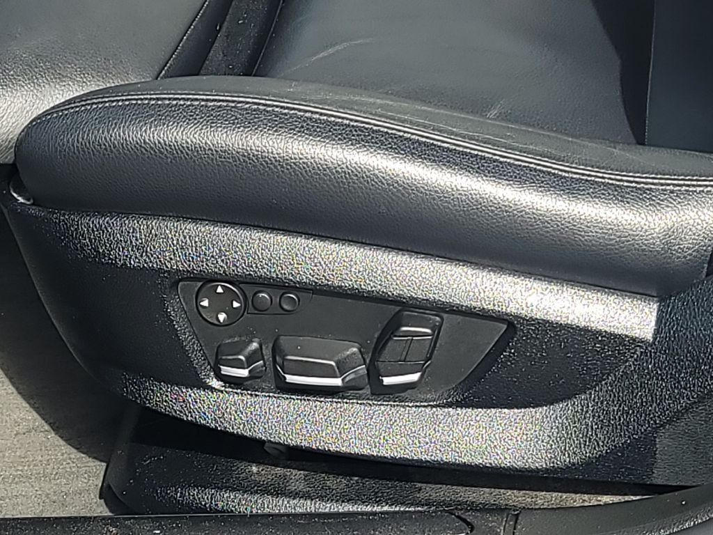 Photo 15 of this BMW 740