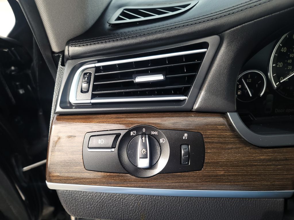 Photo 23 of this BMW 740
