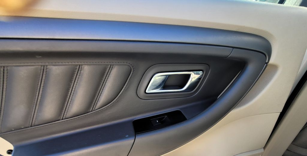 Photo 8 of this FORD TAURUS