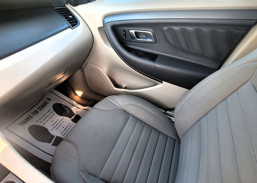 Photo 12 of this FORD TAURUS