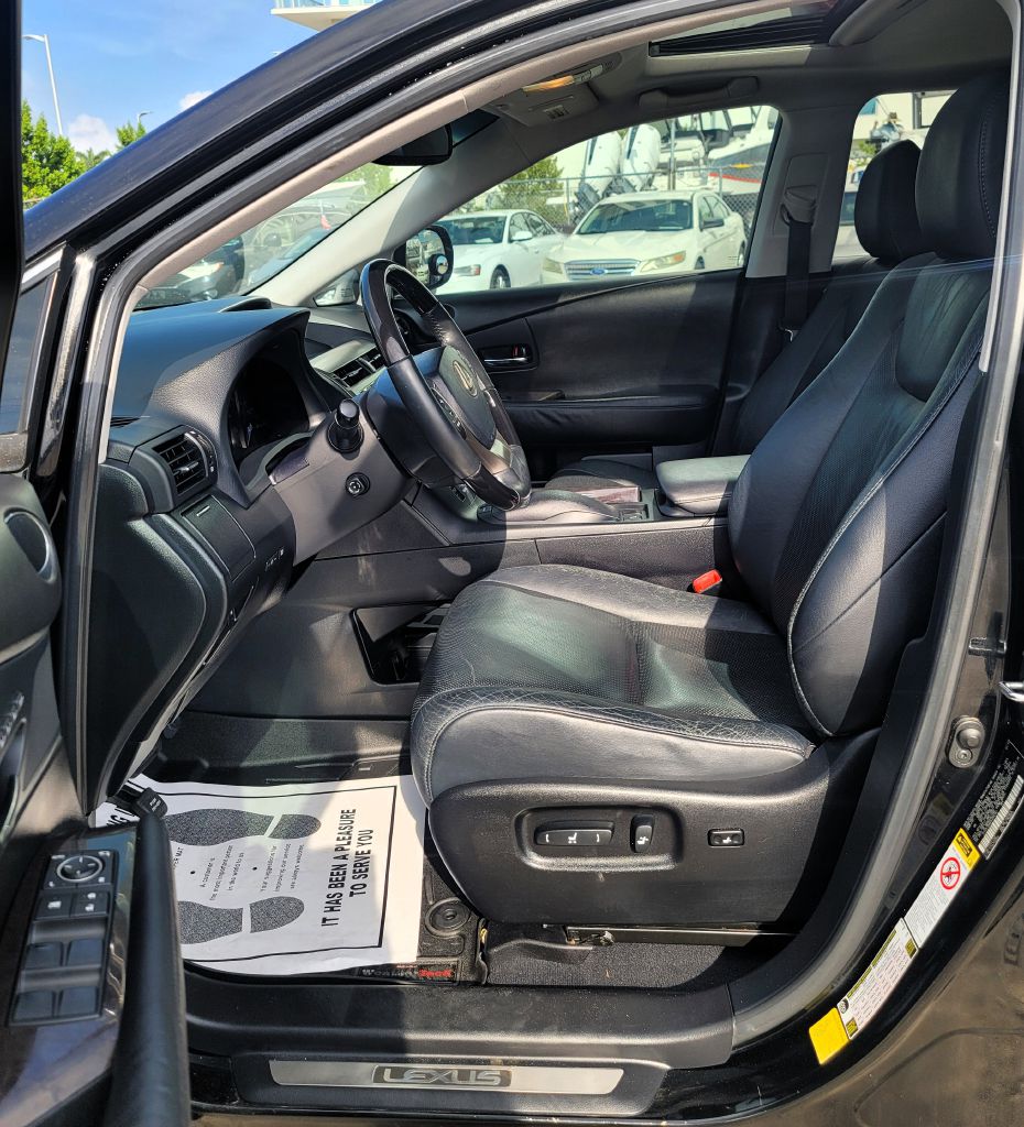 Photo 9 of this LEXUS RX