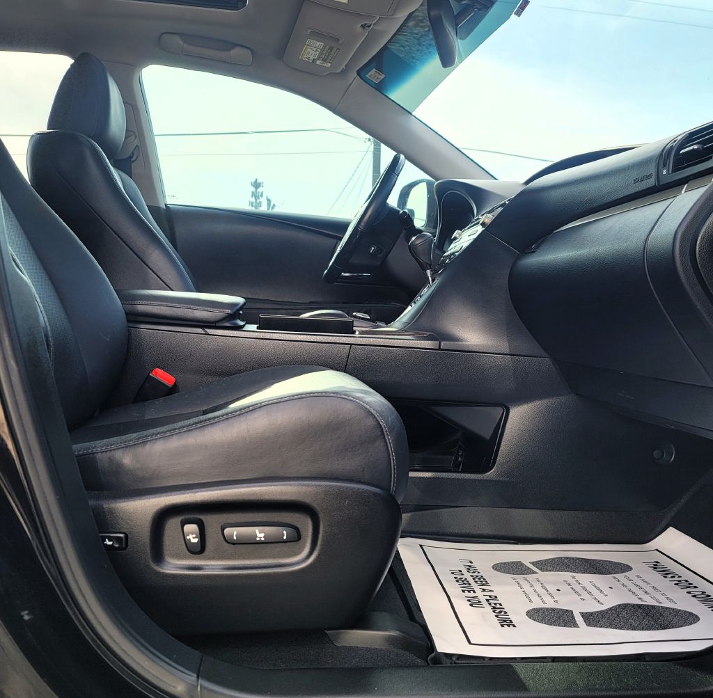 Photo 10 of this LEXUS RX
