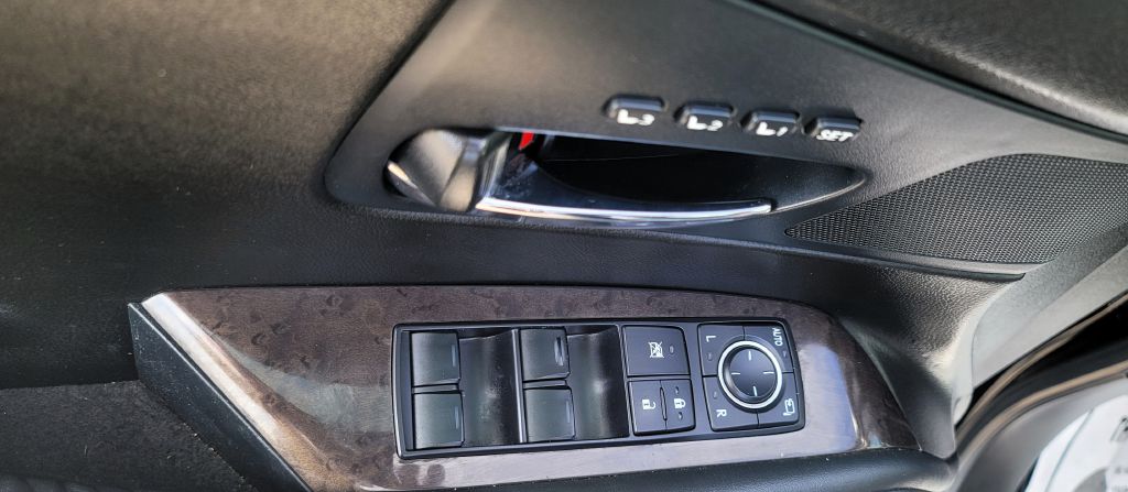 Photo 21 of this LEXUS RX