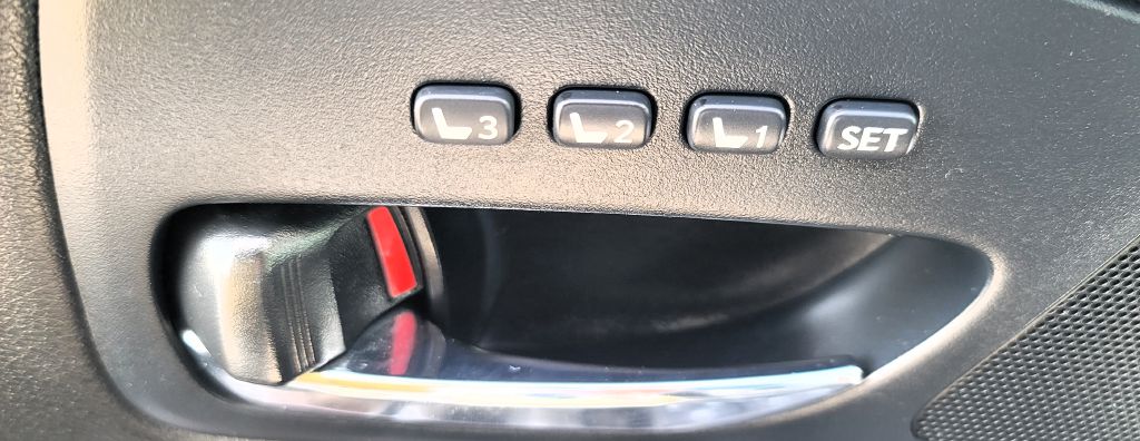 Photo 22 of this LEXUS RX