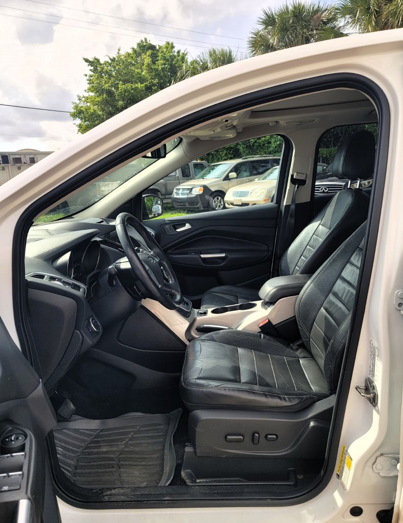 Photo 12 of this FORD ESCAPE