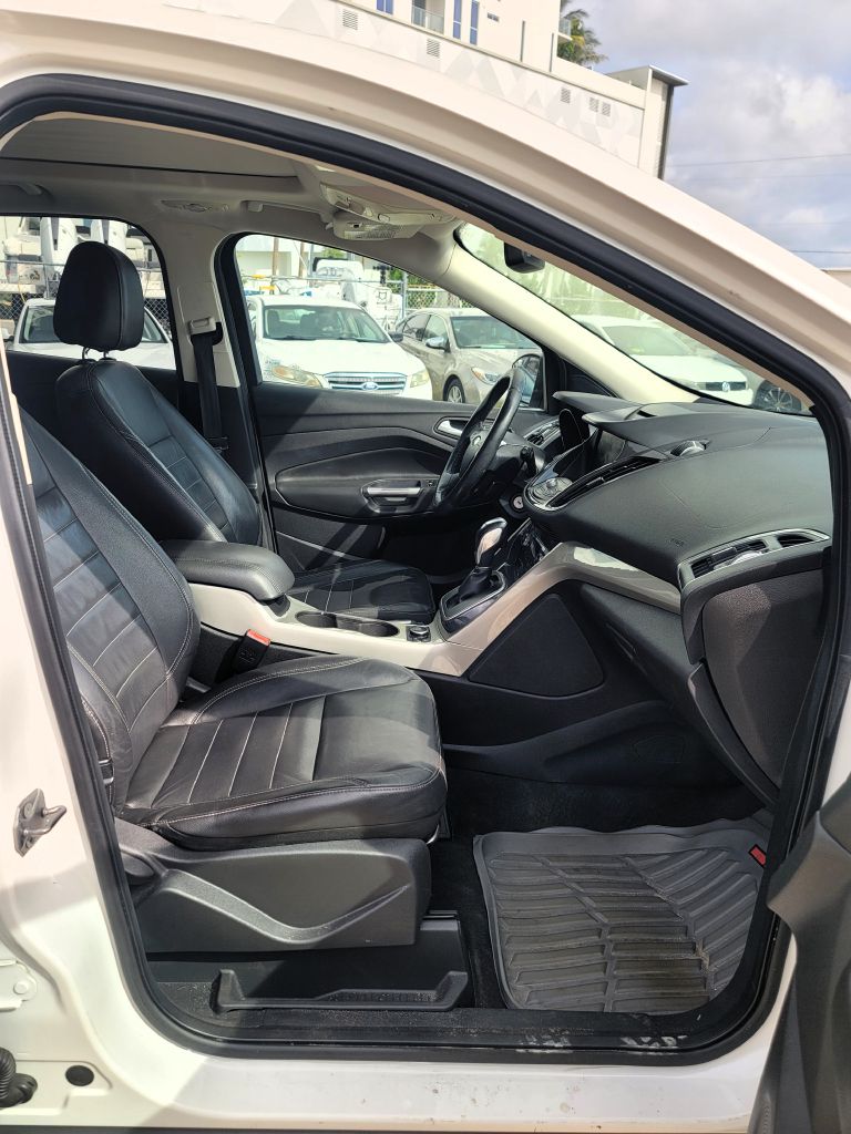 Photo 13 of this FORD ESCAPE