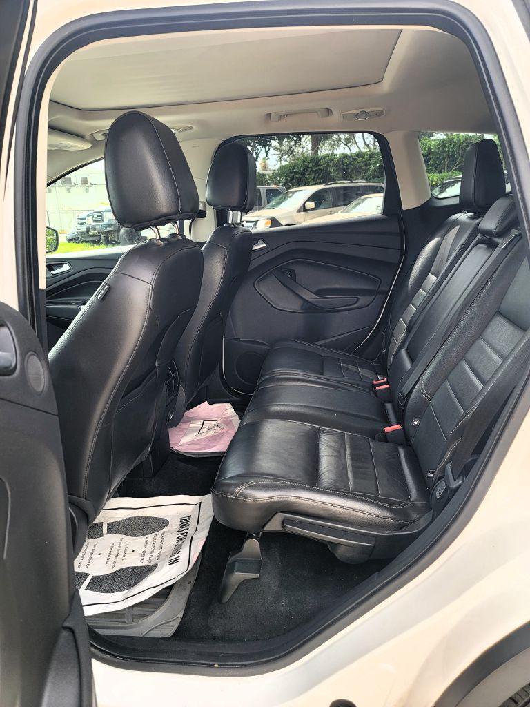 Photo 16 of this FORD ESCAPE
