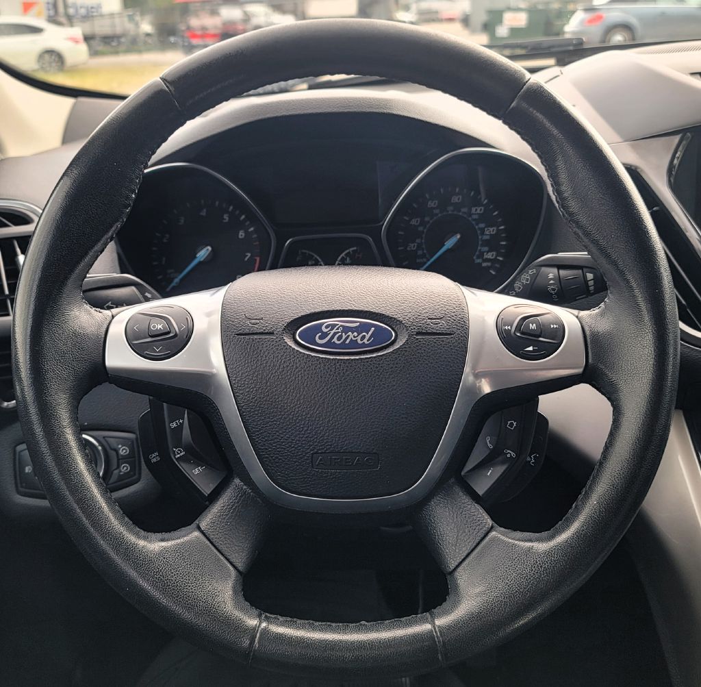 Photo 19 of this FORD ESCAPE