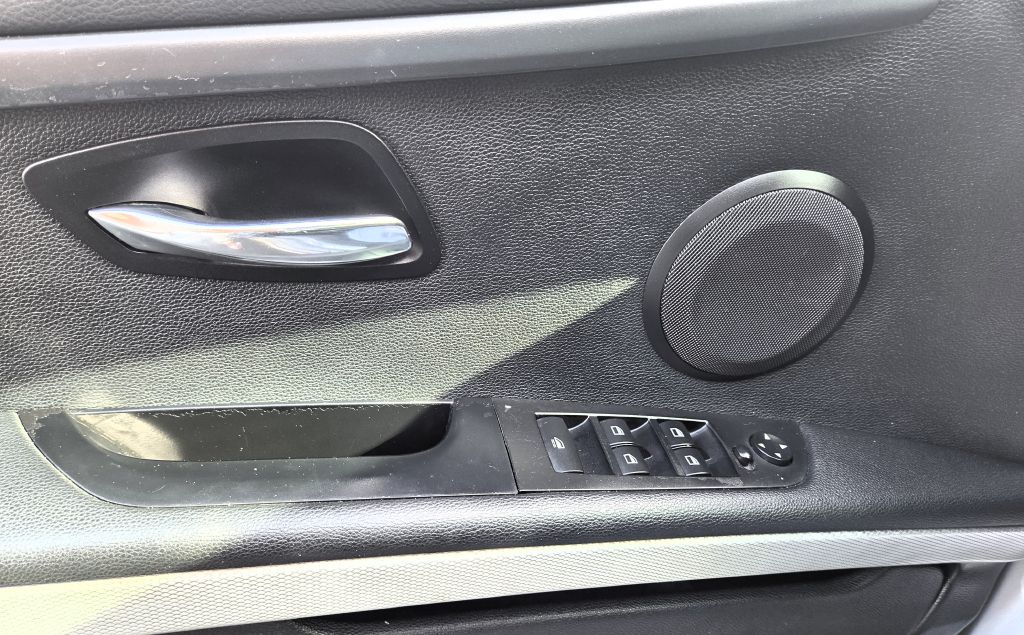 Photo 8 of this BMW 328