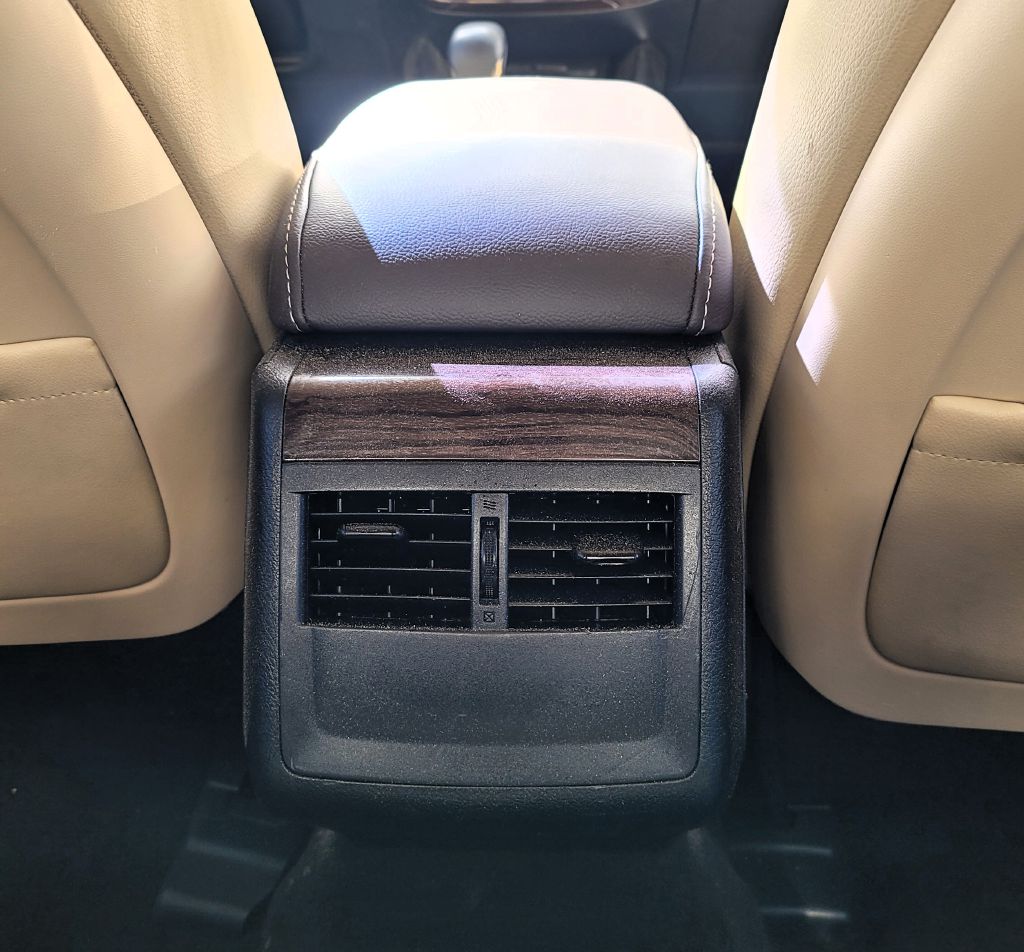 Photo 13 of this TOYOTA AVALON