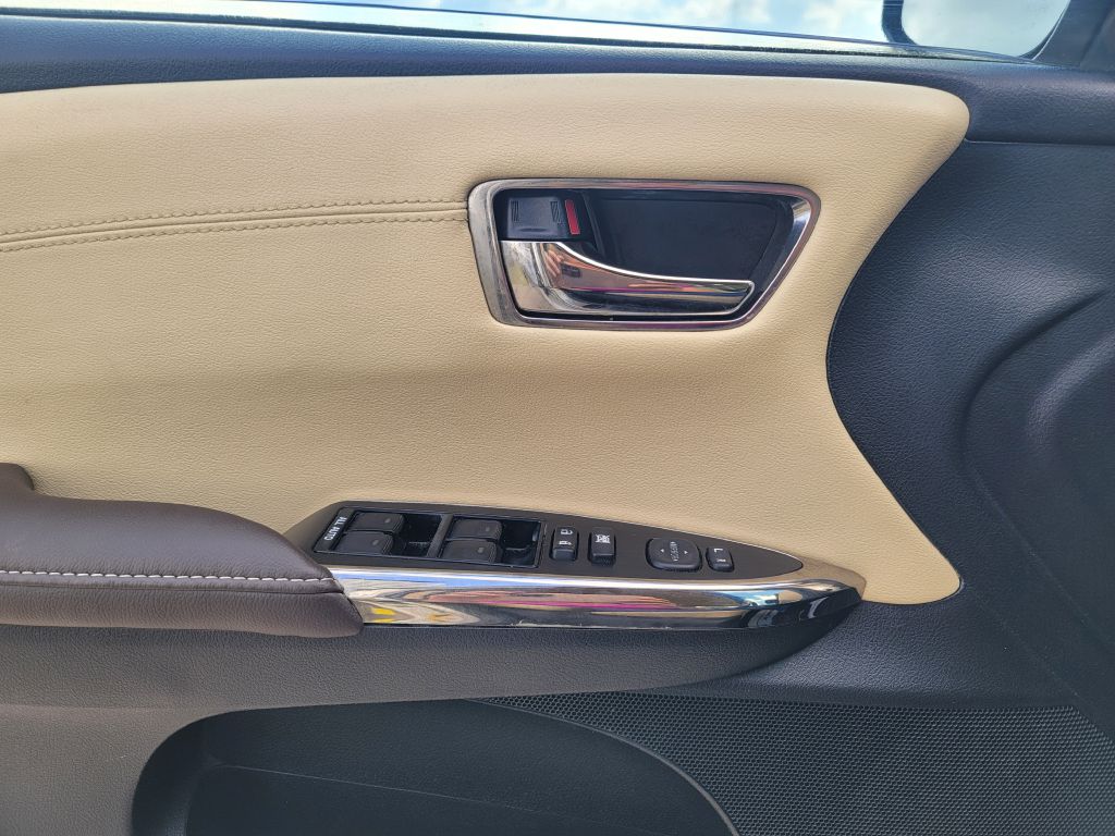 Photo 17 of this TOYOTA AVALON