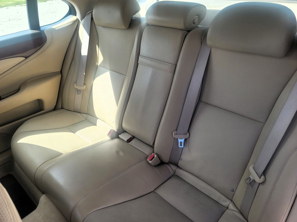 Photo 12 of this LEXUS LS