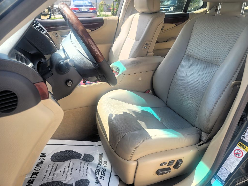 Photo 15 of this LEXUS LS