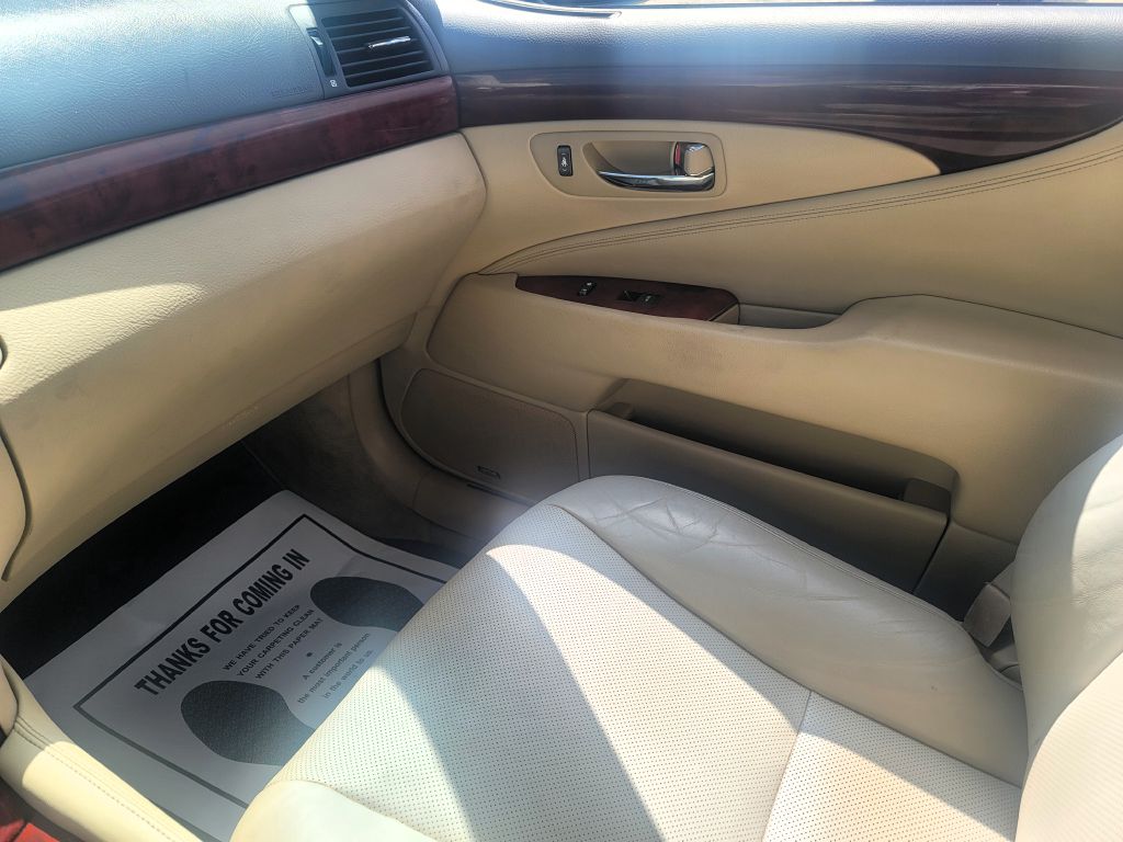 Photo 16 of this LEXUS LS