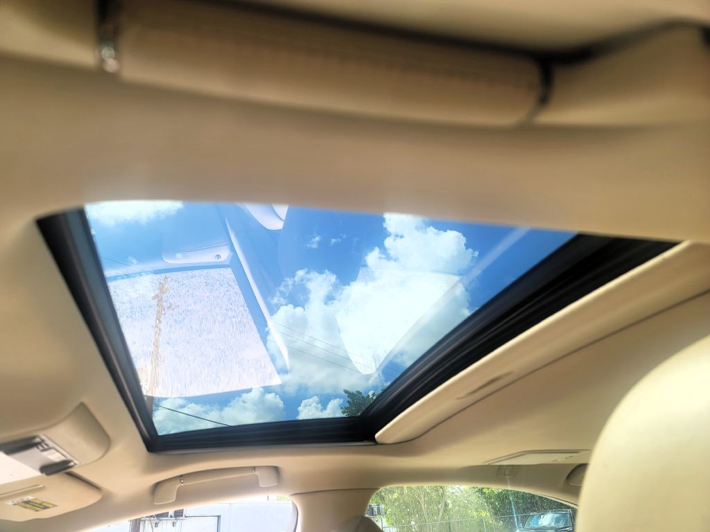 Photo 18 of this LEXUS LS