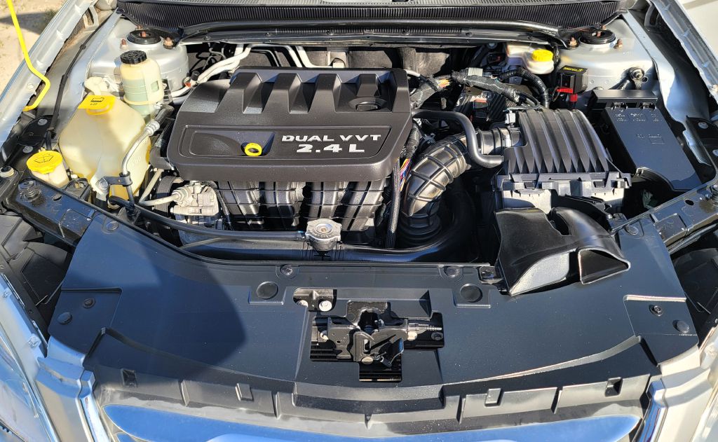 Photo 20 of this CHRYSLER 200