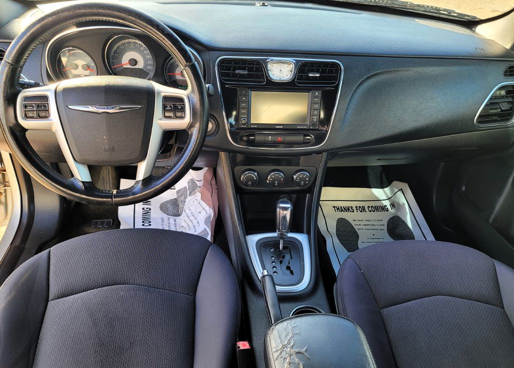 Photo 13 of this CHRYSLER 200