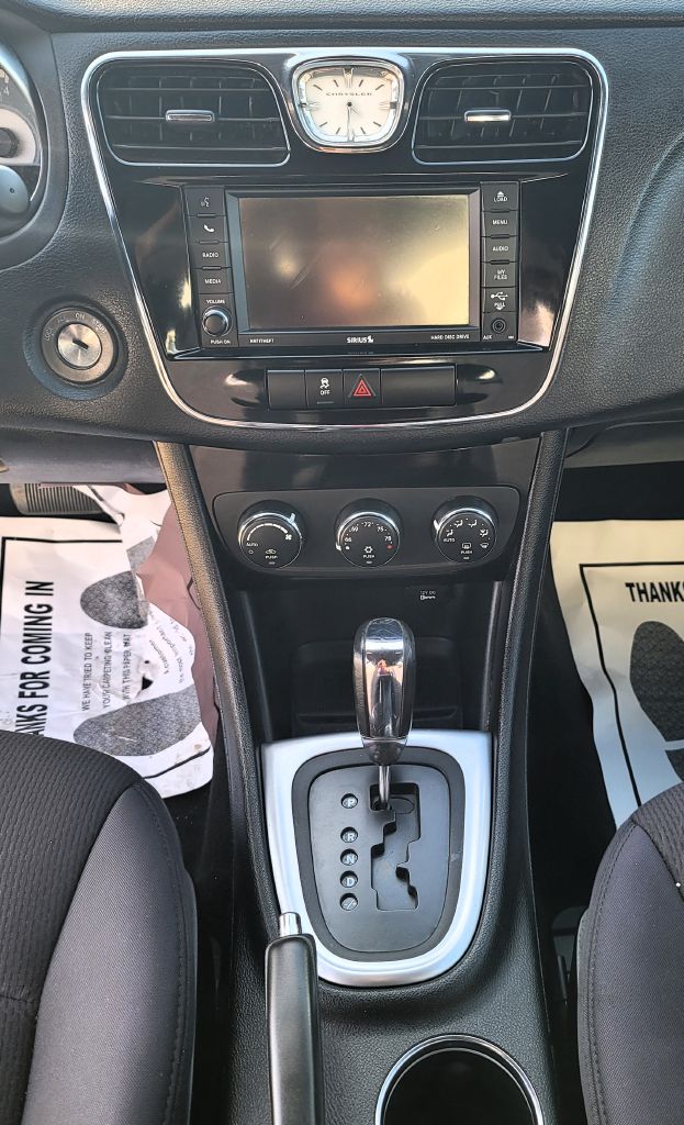 Photo 15 of this CHRYSLER 200