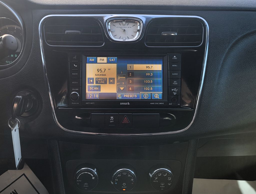 Photo 16 of this CHRYSLER 200