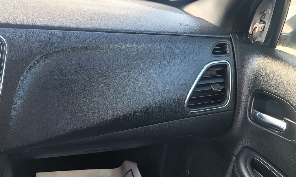 Photo 17 of this CHRYSLER 200