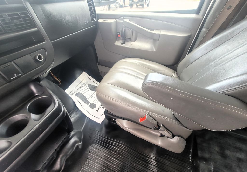 Photo 11 of this CHEVROLET EXPRESS G2500