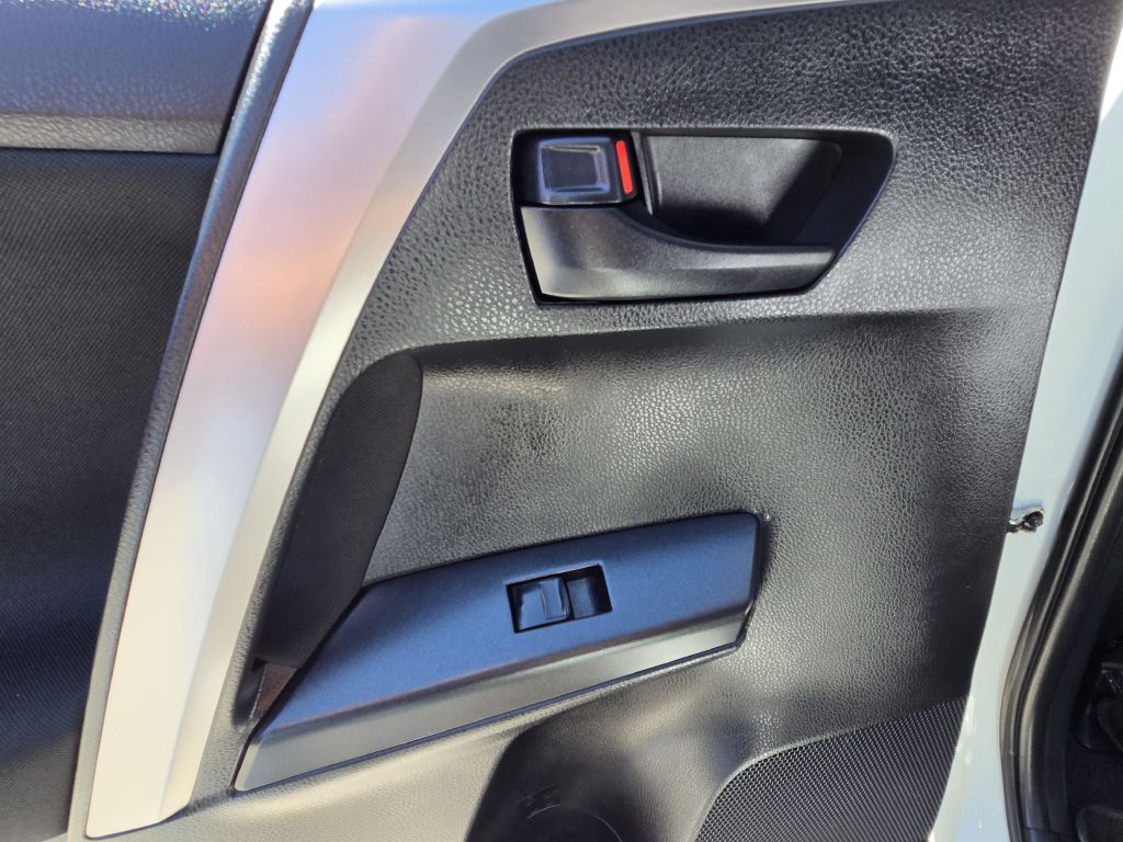 Photo 10 of this TOYOTA RAV4