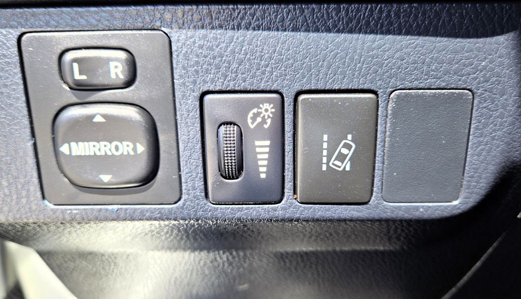 Photo 18 of this TOYOTA RAV4