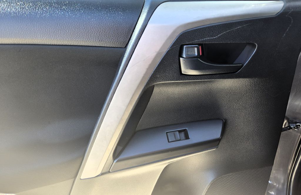 Photo 10 of this TOYOTA RAV4