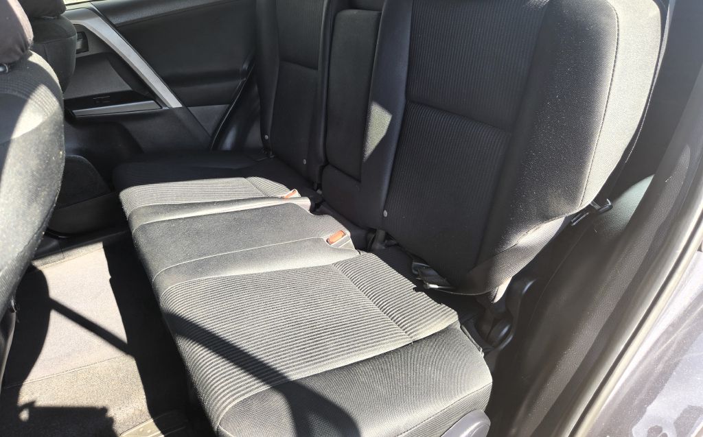 Photo 11 of this TOYOTA RAV4