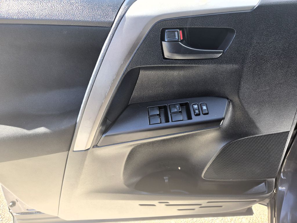 Photo 13 of this TOYOTA RAV4