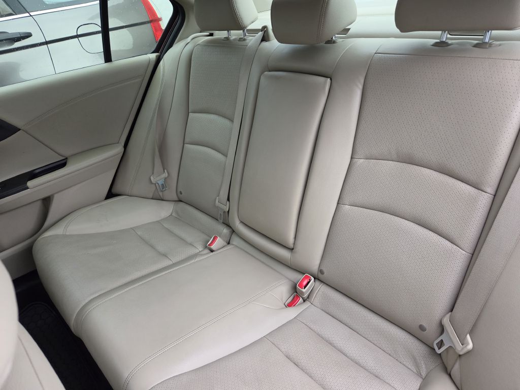 Photo 7 of this HONDA ACCORD