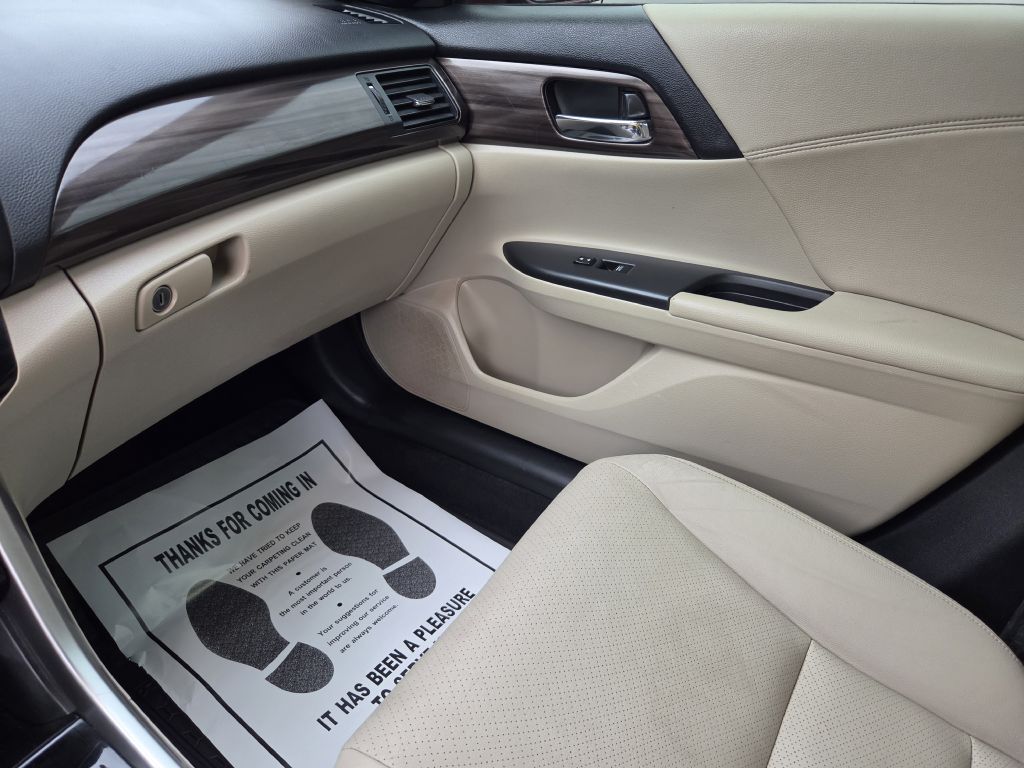 Photo 12 of this HONDA ACCORD