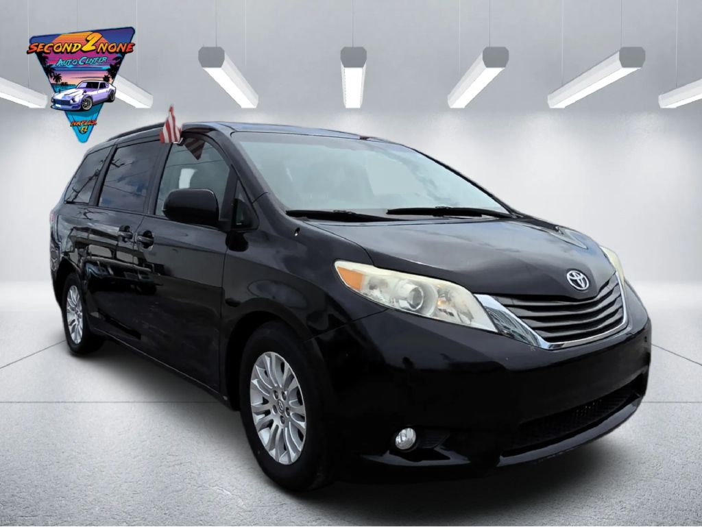 Photo 3 of this TOYOTA SIENNA