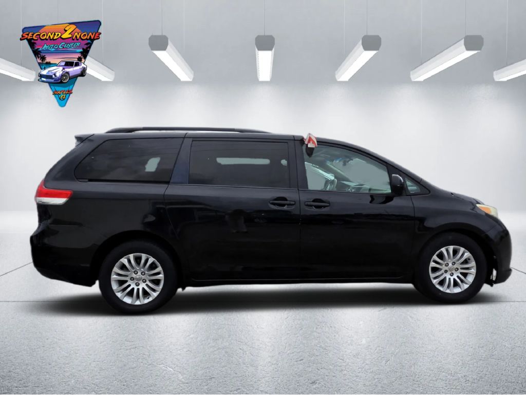 Photo 4 of this TOYOTA SIENNA