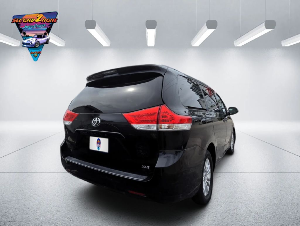 Photo 5 of this TOYOTA SIENNA