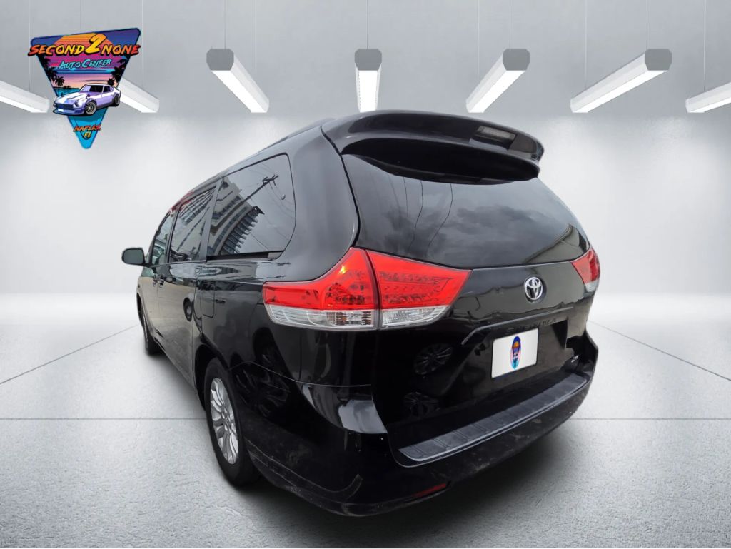 Photo 7 of this TOYOTA SIENNA